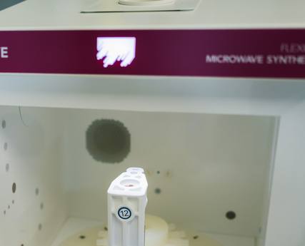 flexiWAVE-magnetron voor chemische recycling van aramidevezels in 3CRA (NHL Stenden).