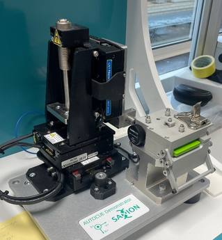 Uitlijngereedschap van de AUTOCUE-demonstrator op de eenmalige sensor.